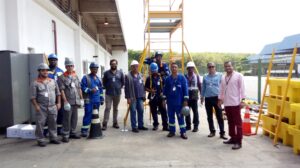 Andaime Plataforma Original MONTEEUSE PI0702779-6 Produto patenteado - Segurança em altura para manutenção industrial ou construção civil, garantindo acesso seguro pela escada incorporada, Guarda-corpos e Rodapés conforme NR-18, conjunto de piso antiderrapante e forração completa, com alçapão de acesso seguro. Pode ser apoiado com sapatas ajustáveis ou rodízios para movimentação segura da estrutura. Totalmente normatizado, com ART de fabricação recolhida junto ao CREA, Memorial de cálculo, Manual de montagem, Checklist de montagem, Projeto de montagem e Treinamento tipo seminário online com certificados nominais a cada participante. Destaque nas maiores indústrias do Brasil, tendo como clientes a VALE, CSN, Usiminas, Petrobrás, GERDAU, CEMIG, Raízen, JBS SEARA, Marfrig, Usaçucar, Bunge, ADM do Brasil, Syngenta, SENAI, Cofco, Hydro Alunorte, entre outros.