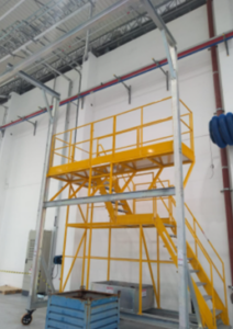 Plataforma Linha de Vida Móvel Monteeuse - Segurança em Altura nas atividades de Manutenção, Inspeção de cargas e Enlonamento de veículos e caminhões, com atendimento total a NR35, permitindo a Ancoragem do Cinto de segurança no Trava-quedas. Trabalho seguro, estrutura móvel com Rodízios robustos e de qualidade.