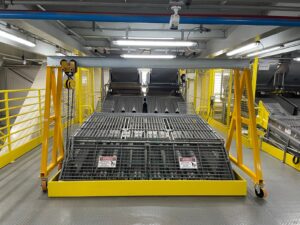 Pórtico de içamento de Cargas MONTEEUSE - Pórtico ajustável em altura ou largura, com capacidade de carga alta e formato customizável conforme a necessidade do cliente. Segurança no içamento e movimentação de cargas pesadas.