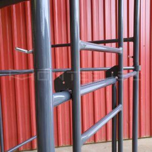 Andaime Tubular NR-18 MONTEEUSE - Segurança em altura para manutenção industrial ou construção civil, garantindo acesso seguro pelas escadas e guarda-corpos com portinhola de acesso ao piso antiderrapante e forração completa. Possui rodapés, diagonais e ligações de base. Pode ser apoiado com sapatas ajustáveis ou rodízios para movimentação segura da estrutura. Totalmente normatizado, com ART de fabricação, Memorial de cálculo e Manual de montagem.
