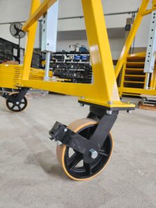 Pórtico de içamento de Cargas MONTEEUSE - Pórtico ajustável em altura ou largura, com capacidade de carga alta e formato customizável conforme a necessidade do cliente. Segurança no içamento e movimentação de cargas pesadas.
