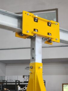 Pórtico de içamento de Cargas MONTEEUSE - Pórtico ajustável em altura ou largura, com capacidade de carga alta e formato customizável conforme a necessidade do cliente. Segurança no içamento e movimentação de cargas pesadas.