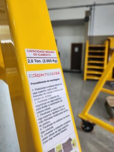Pórtico de içamento de Cargas MONTEEUSE - Pórtico ajustável em altura ou largura, com capacidade de carga alta e formato customizável conforme a necessidade do cliente. Segurança no içamento e movimentação de cargas pesadas.