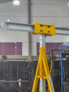 Pórtico de içamento de Cargas MONTEEUSE - Pórtico ajustável em altura ou largura, com capacidade de carga alta e formato customizável conforme a necessidade do cliente. Segurança no içamento e movimentação de cargas pesadas.
