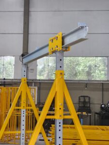 Pórtico de içamento de Cargas MONTEEUSE - Pórtico ajustável em altura ou largura, com capacidade de carga alta e formato customizável conforme a necessidade do cliente. Segurança no içamento e movimentação de cargas pesadas.