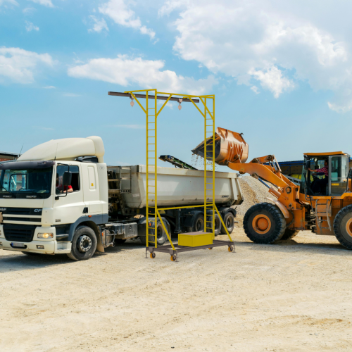 Linha de Vida Móvel Monteeuse - Com contrapeso para estabilidade da estrutura. Segurança em Altura nas atividades de Manutenção, Inspeção de cargas e Enlonamento de veículos e caminhões, com atendimento total a NR35, permitindo a Ancoragem do Cinto de segurança no Trava-quedas. Trabalho seguro, estrutura móvel com Rodízios robustos e de qualidade.