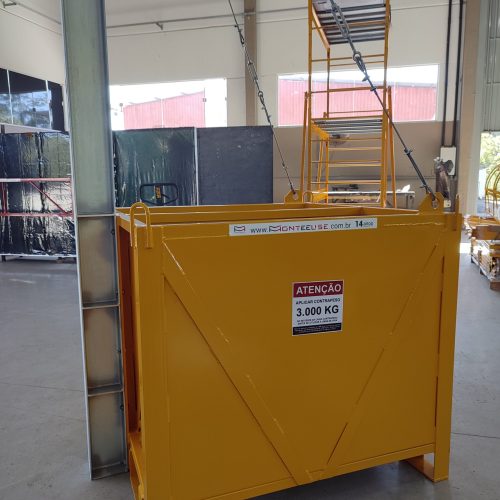 Poste de Ancoragem Móvel - Linha de Vida Móvel com auxílio de empilhadeira ou palleteira - Segurança em Altura nas atividades de Manutenção, Inspeção de cargas e Enlonamento de veículos e caminhões, com atendimento total a NR35, permitindo a Ancoragem do Cinto de segurança no Trava-quedas. Trabalho seguro, estrutura móvel e de alta qualidade.