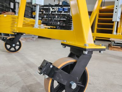 Pórtico de içamento de Cargas MONTEEUSE - Pórtico ajustável em altura ou largura, com capacidade de carga alta e formato customizável conforme a necessidade do cliente. Segurança no içamento e movimentação de cargas pesadas.