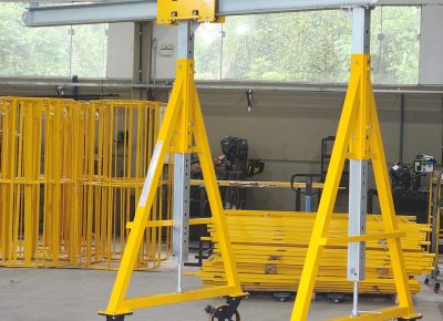 Pórtico de içamento de Cargas MONTEEUSE - Pórtico ajustável em altura ou largura, com capacidade de carga alta e formato customizável conforme a necessidade do cliente. Segurança no içamento e movimentação de cargas pesadas.