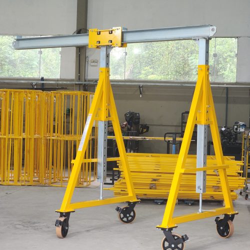 Pórtico de içamento de Cargas MONTEEUSE - Pórtico ajustável em altura ou largura, com capacidade de carga alta e formato customizável conforme a necessidade do cliente. Segurança no içamento e movimentação de cargas pesadas.