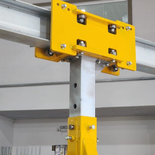 Pórtico de içamento de Cargas MONTEEUSE - Pórtico ajustável em altura ou largura, com capacidade de carga alta e formato customizável conforme a necessidade do cliente. Segurança no içamento e movimentação de cargas pesadas.