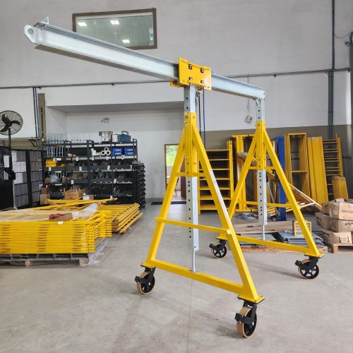 Pórtico de içamento de Cargas MONTEEUSE - Pórtico ajustável em altura ou largura, com capacidade de carga alta e formato customizável conforme a necessidade do cliente. Segurança no içamento e movimentação de cargas pesadas.