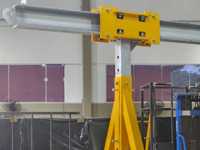 Pórtico de içamento de Cargas MONTEEUSE - Pórtico ajustável em altura ou largura, com capacidade de carga alta e formato customizável conforme a necessidade do cliente. Segurança no içamento e movimentação de cargas pesadas.