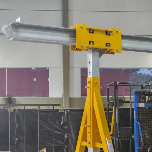 Pórtico de içamento de Cargas MONTEEUSE - Pórtico ajustável em altura ou largura, com capacidade de carga alta e formato customizável conforme a necessidade do cliente. Segurança no içamento e movimentação de cargas pesadas.