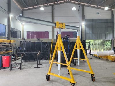 Pórtico de içamento de Cargas MONTEEUSE - Pórtico ajustável em altura ou largura, com capacidade de carga alta e formato customizável conforme a necessidade do cliente. Segurança no içamento e movimentação de cargas pesadas.