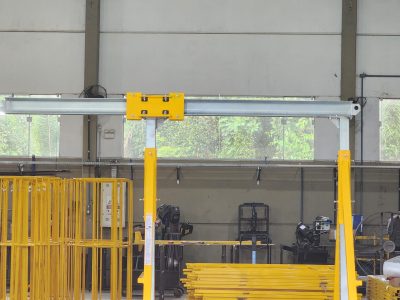 Pórtico de içamento de Cargas MONTEEUSE - Pórtico ajustável em altura ou largura, com capacidade de carga alta e formato customizável conforme a necessidade do cliente. Segurança no içamento e movimentação de cargas pesadas.