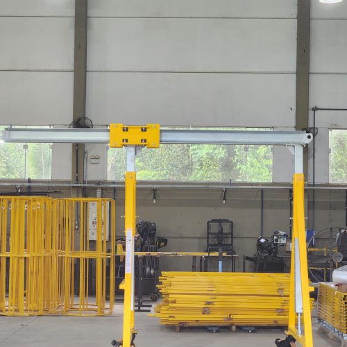 Pórtico de içamento de Cargas MONTEEUSE - Pórtico ajustável em altura ou largura, com capacidade de carga alta e formato customizável conforme a necessidade do cliente. Segurança no içamento e movimentação de cargas pesadas.